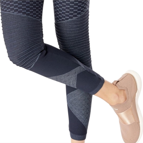 SPANX Indigo Sky Seamless Moto Leggings Size M - Picture 3 of 10